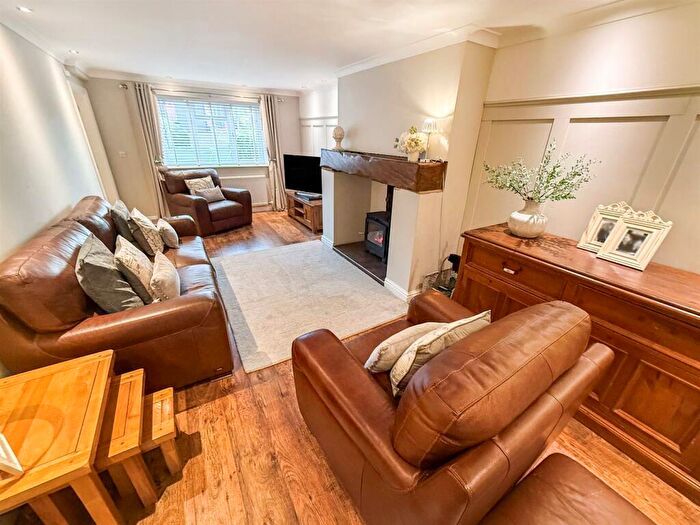 4 Bedroom Detached House For Sale In Maes Hyfryd, Chirk, LL14
