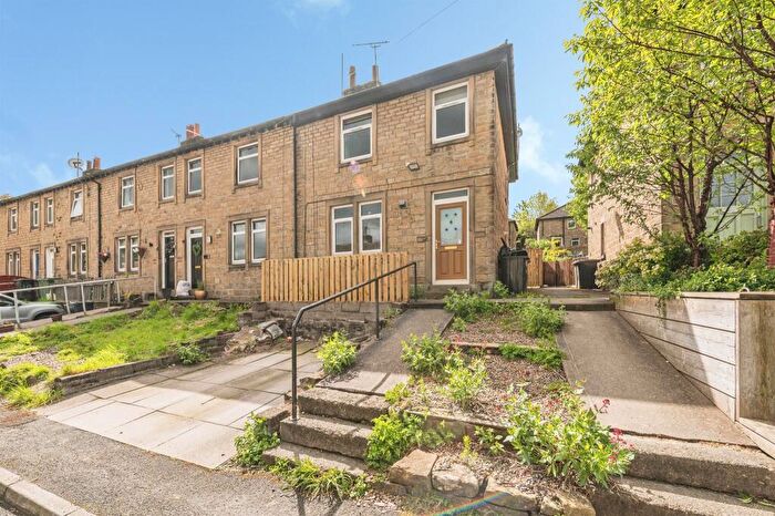 3 Bedroom End Of Terrace House For Sale In Elm Avenue, Thongsbridge, Holmfirth, HD9