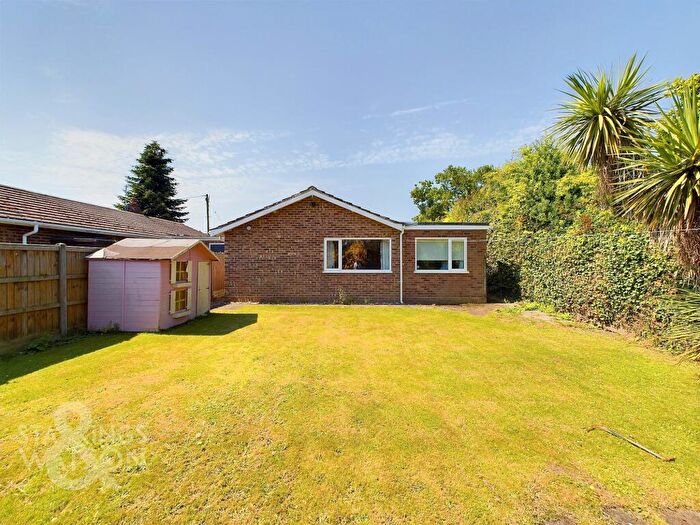 3 Bedroom Detached Bungalow For Sale In Woodbastwick Road, Blofield Heath, Norwich, NR13