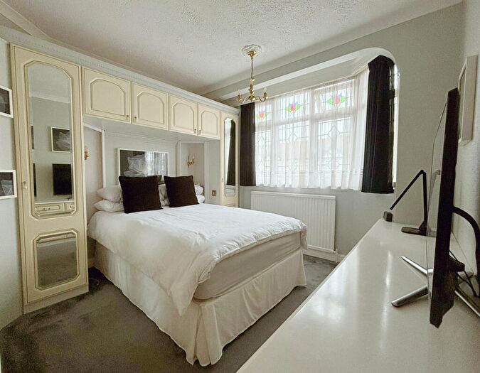 3 Bedroom End Of Terrace House For Sale In Gresham Drive, Chadwell Heath, RM6