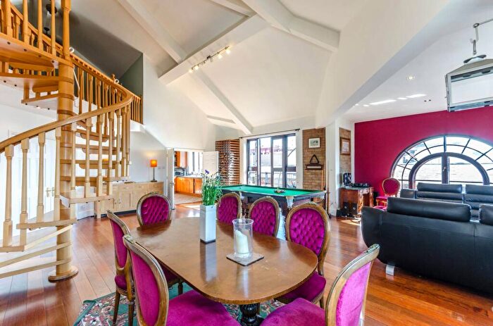 3 Bedroom Penthouse For Sale In The Highway, Wapping, London, E1W