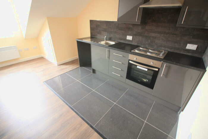 2 Bedroom Flat To Rent In Harehills Lane, Leeds, LS9