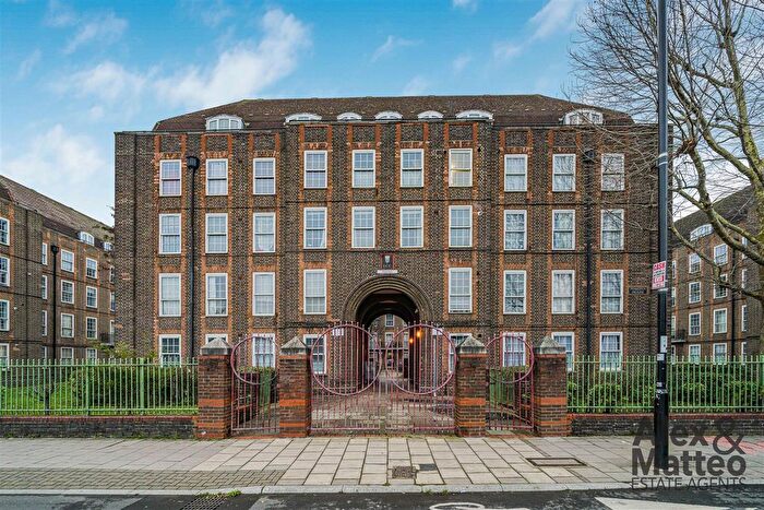 2 Bedroom Flat For Sale In Pomona House, Surrey Quays, SE8