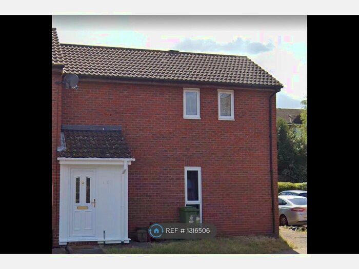 2 Bedroom Semi-Detached House To Rent In Martham Close, London SE28