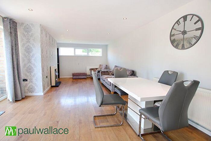 2 Bedroom Bungalow For Sale In Flamstead End Road, West Cheshunt, EN8