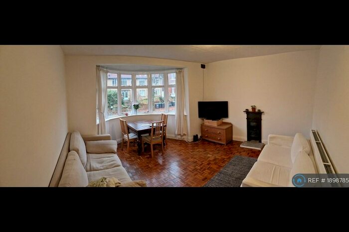 2 Bedroom Flat To Rent In Granville Court, London, N4
