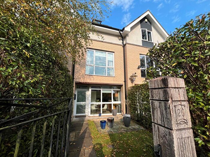 4 Bedroom Town House To Rent In Dundreggan Gardens, Didsbury, M20