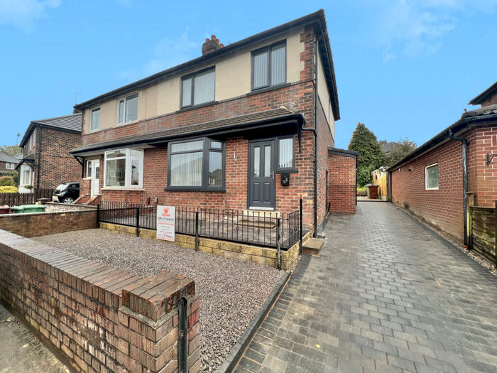 3 Bedroom Semi-Detached House To Rent In West Park, Pudsey, LS28