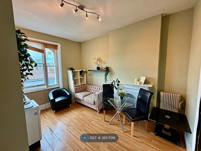 Studio To Rent In Colville Terrace, London, W11