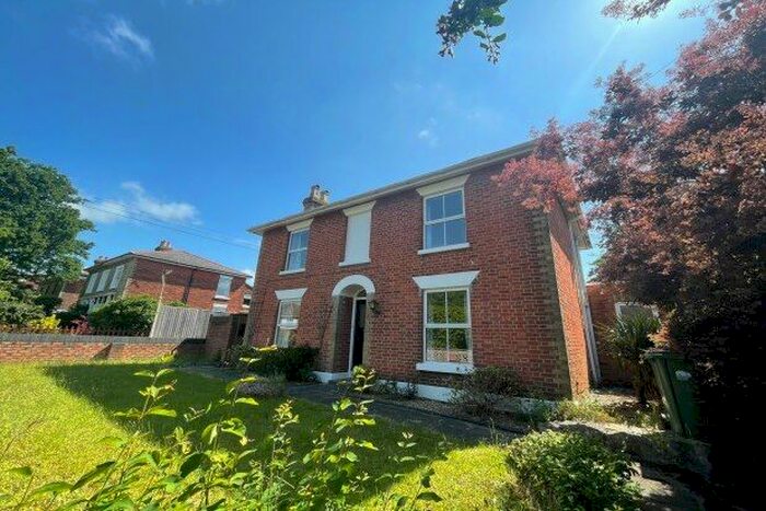3 Bedroom Link Detached House To Rent In Oak Road, Southampton, SO19