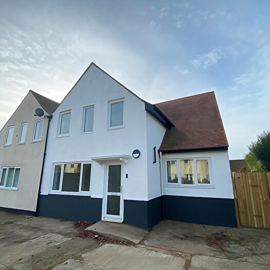 5 Bedroom Semi Detached House To Rent In Cortis Avenue, Worthing, BN14