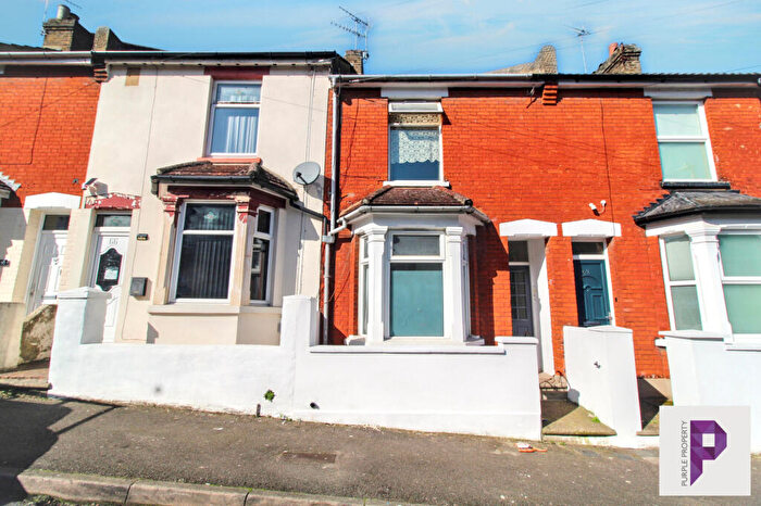 2 Bedroom Terraced House For Sale In Albany Road, Chatham, ME4