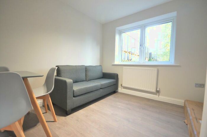 3 Bedroom Apartment To Rent In Campbell Road, London, E3