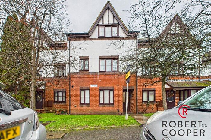 Apartment To Rent In Grovelands Close, South Harrow, HA2