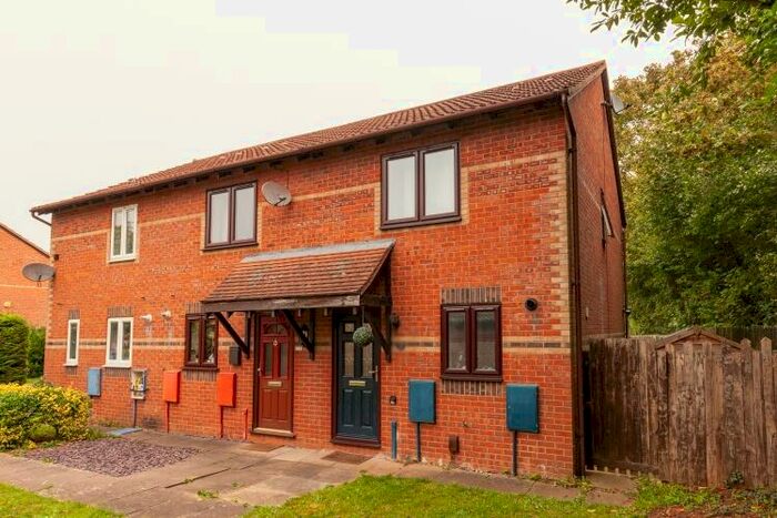 2 Bedroom End Of Terrace House To Rent In Pine Close, Bicester, OX26