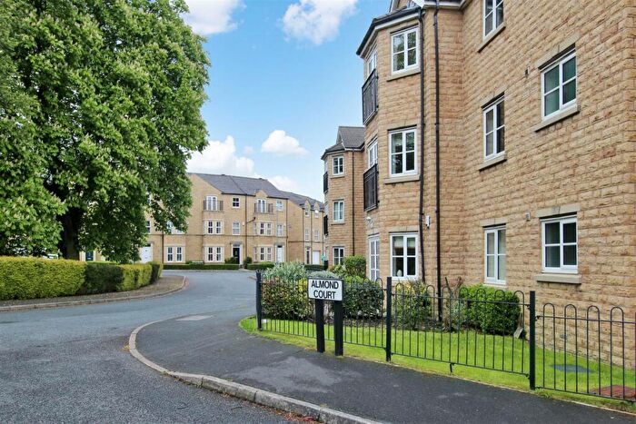 2 Bedroom Apartment For Sale In Almond Court, Northowram, Halifax, HX3