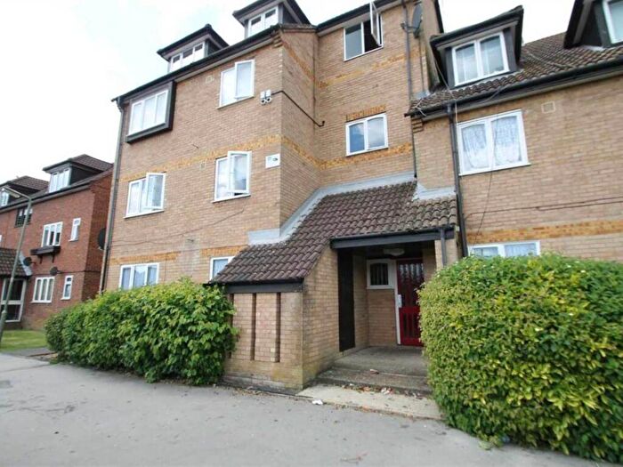 1 Bedroom Flat For Sale In Springwood Crescent, Edgware, HA8