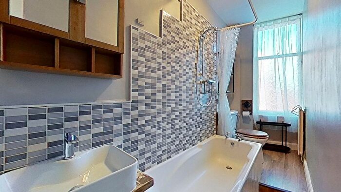 2 Bedroom Flat To Rent In Great Junction Street, Edinburgh, Midlothian, EH6