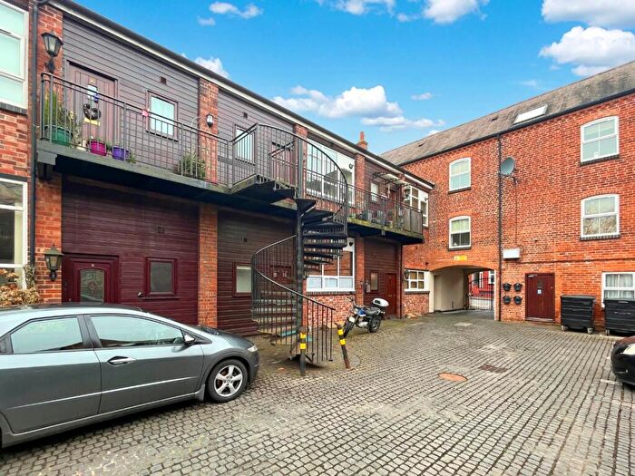 2 Bedroom Flat For Sale In Mount Pleasant, Redditch, B97