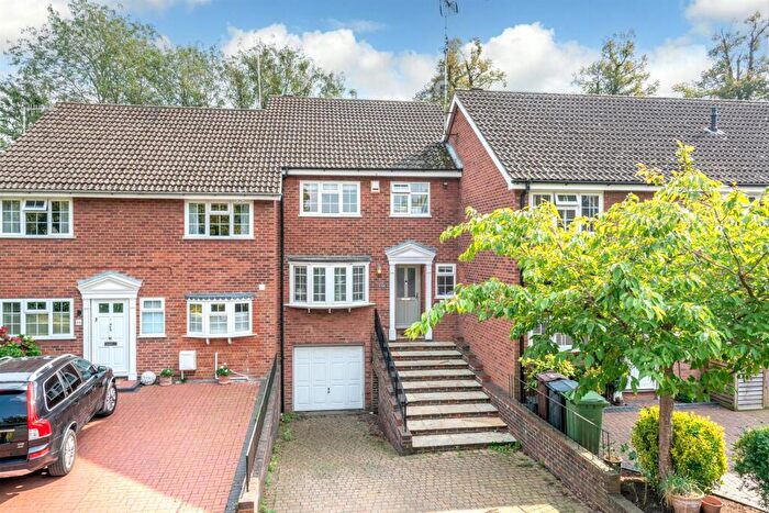 3 Bedroom Terraced House For Sale In Camlet Way, St. Albans, AL3