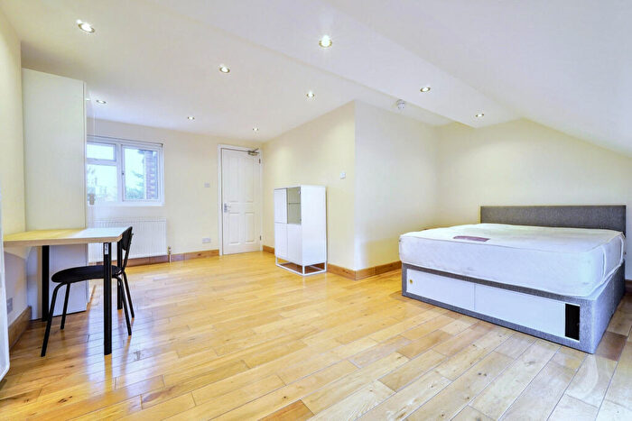 1 Bedroom Flat To Rent In Priory Villas, Colney Hatch Lane, N11