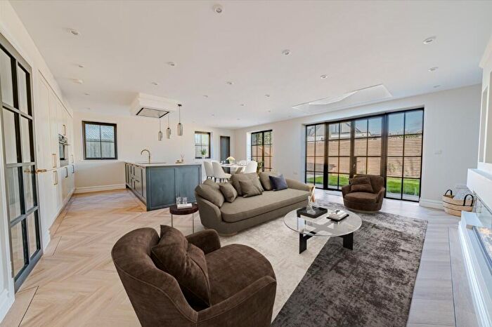 4 Bedroom Detached House To Rent In Pauntley Road, Christchurch, Dorset, BH23