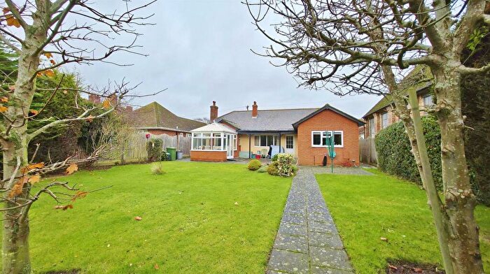 3 Bedroom Detached Bungalow For Sale In Pole Barn Lane, Frinton-on-Sea, CO13