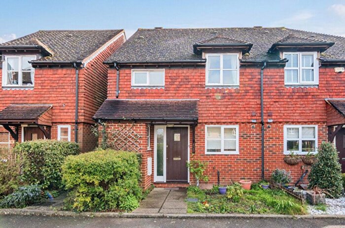 3 Bedroom Semi Detached House For Sale In Barncroft, Farnham, Surrey, GU9