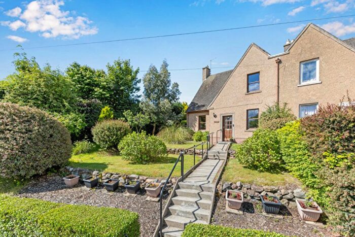 3 Bedroom Semi-Detached House For Sale In Castlelaw Crescent, Bilston, EH25