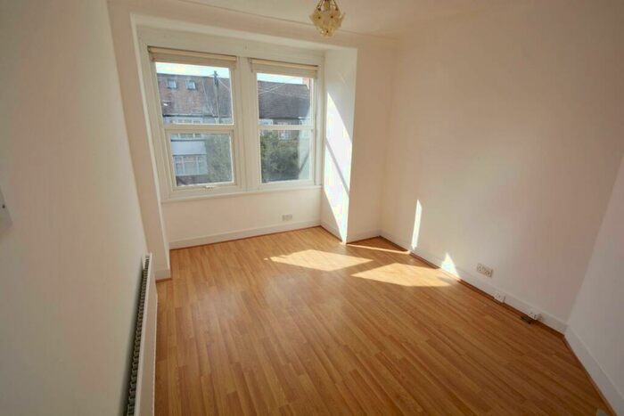3 Bedroom Maisonette To Rent In Parkfield Road, Harrow, HA2