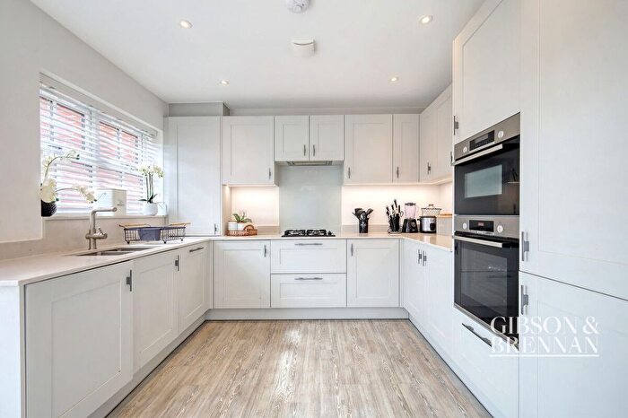 3 Bedroom Detached House For Sale In Clark Street, Basildon, SS16