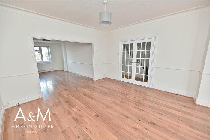 5 Bedroom Terraced House To Rent In Collinwood Gardens, Clayhall, IG5