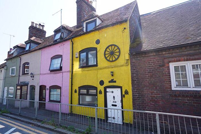 3 Bedroom Cottage For Sale In West Wycombe Road, High Wycombe, HP12