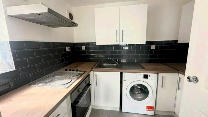 1 Bedroom Apartment To Rent In Dalrymple Close, London, N14