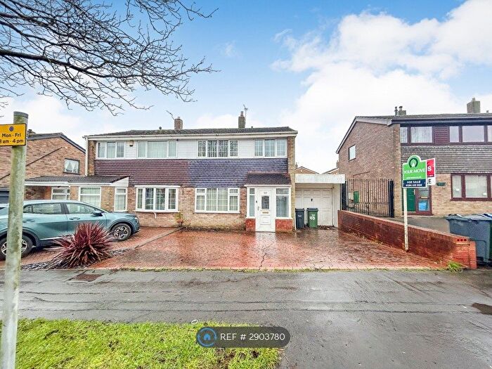 3 Bedroom Semi-Detached House To Rent In Darbys Hill Road, Oldbury, B69