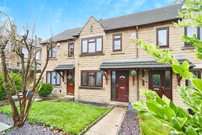 3 Bedroom Town House For Sale In Littlemoor Court, Pudsey, LS28