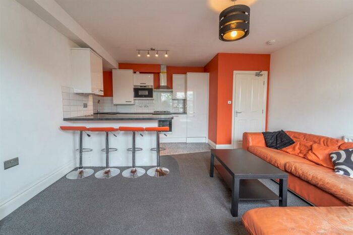 4 Bedroom Apartment To Rent In Jesmond Road, Newcastle Upon Tyne, NE2