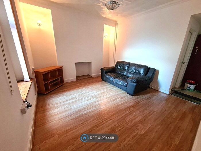 1 Bedroom Flat To Rent In Stanley Street, Llanelli, SA15