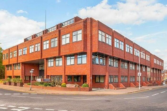 1 Bedroom Apartment For Sale In Flowers Way, Luton, LU1