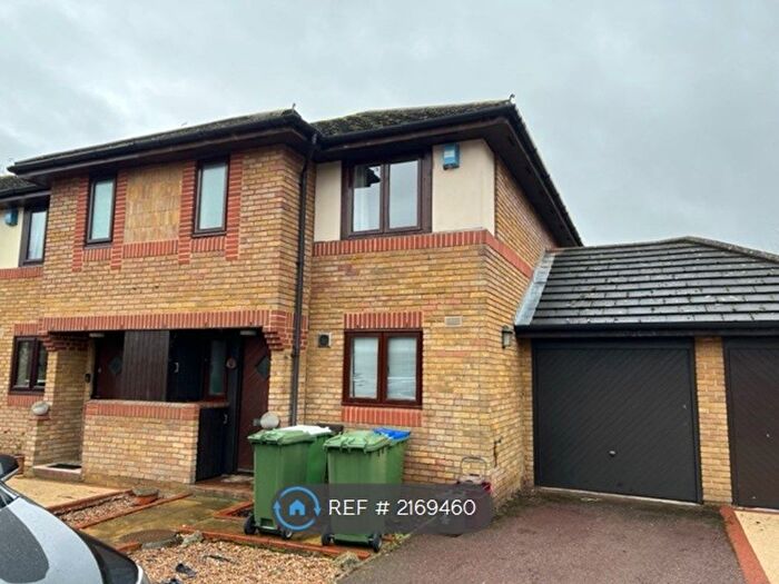 3 Bedroom Semi-Detached House To Rent In Baytree Close, Sidcup, DA15