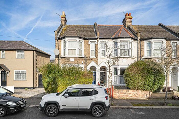 1 Bedroom Flat For Sale In Scholars Road, North Chingford, E4