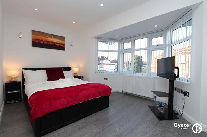 Semi-Detached House To Rent In Whitchurch Lane, Edgware, HA8