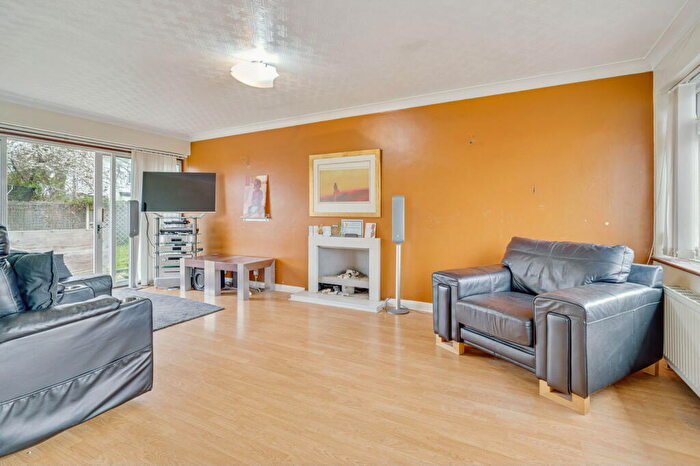 3 Bedroom Detached Bungalow For Sale In Oak Way, Croydon, CR0