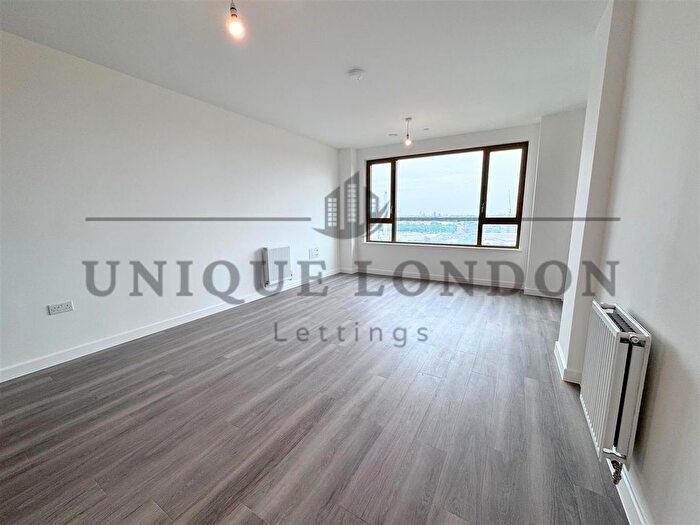 1 Bedroom Flat To Rent In Vista Heights, Ilderton Road, SE15