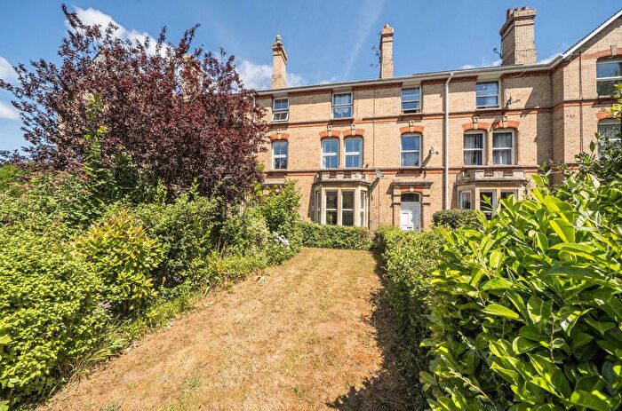 2 Bedroom Flat For Sale In Wellington Road, Taunton, Somerset, TA1