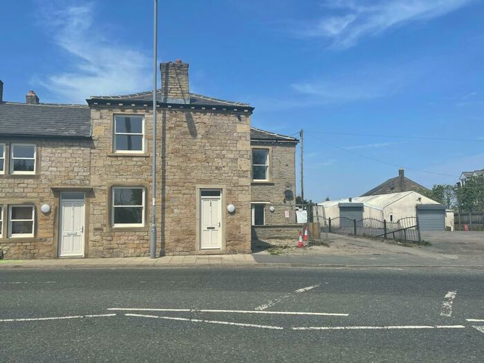 2 Bedroom Semi-Detached House To Rent In High Street, Bradford, BD6