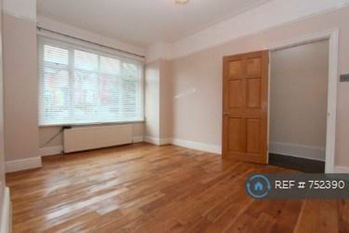 1 Bedroom Flat To Rent In Colney Hatch Lane, Muswell Hill, N10