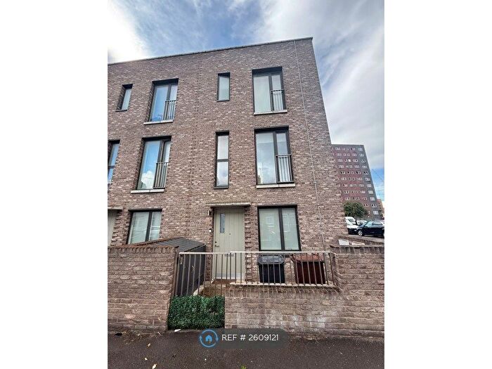 3 Bedroom Semi-Detached House To Rent In King Edwards Road, Barking, IG11