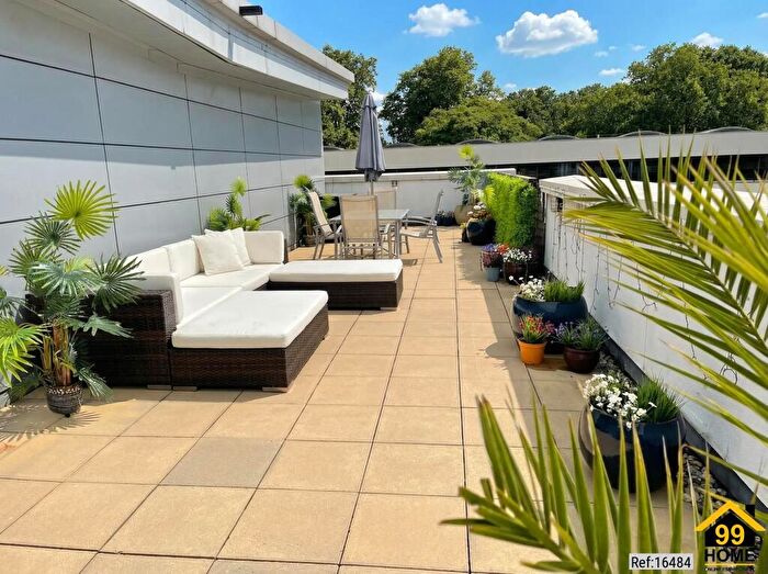 3 Bedroom Penthouse For Sale In Eluna Apartment, Wapping, Great London, E1W