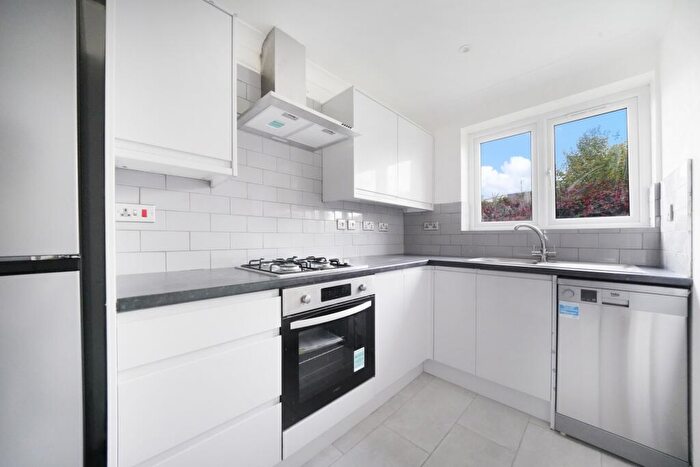 1 Bedroom Flat To Rent In Shepherds Walk, Neasden, NW2